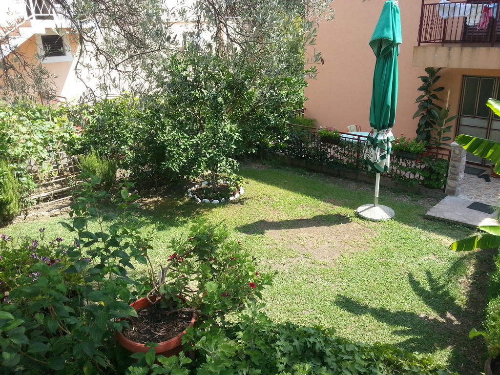 Apartments Kovacevic Petrovac na moru Exterior foto